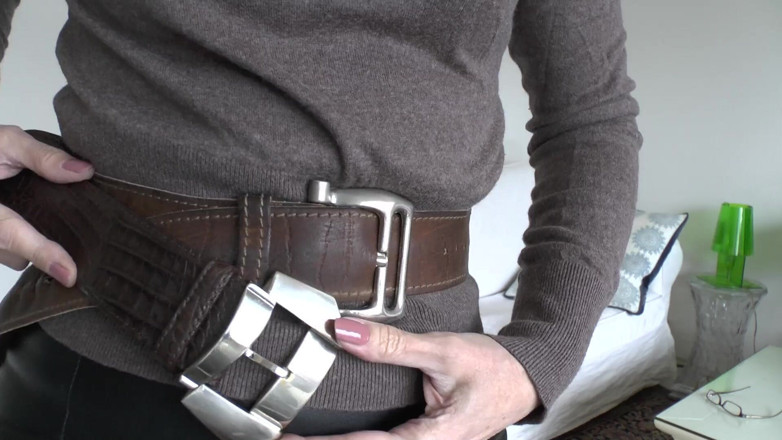 Lady Victoria Valente: Pas pakai ikat pinggang di ruang tamu, bagian 2, lady victoria...