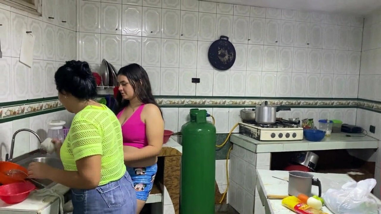 Joraul: Med min jävla styvmamma knullar min fitta med en stor...