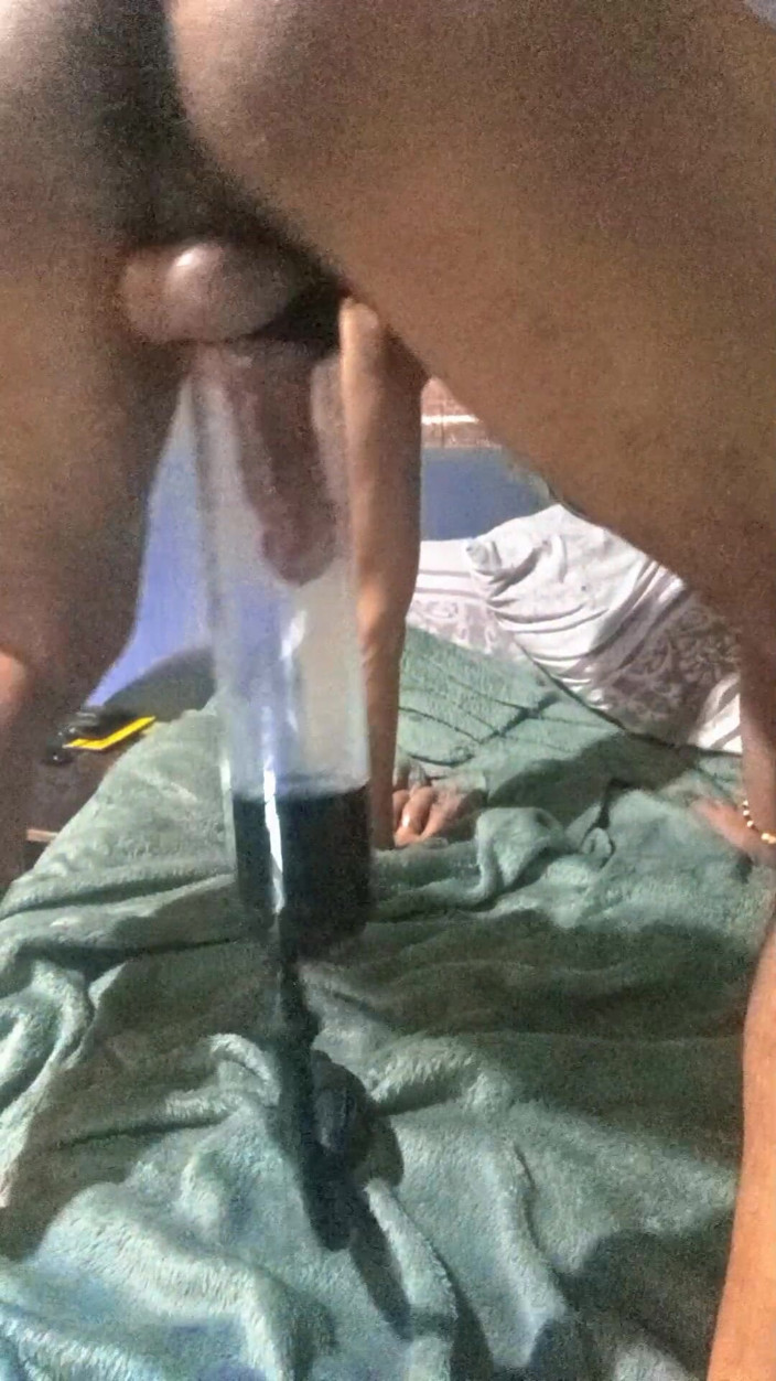 Rouge_eastson: Twink si hraje na svou hračku