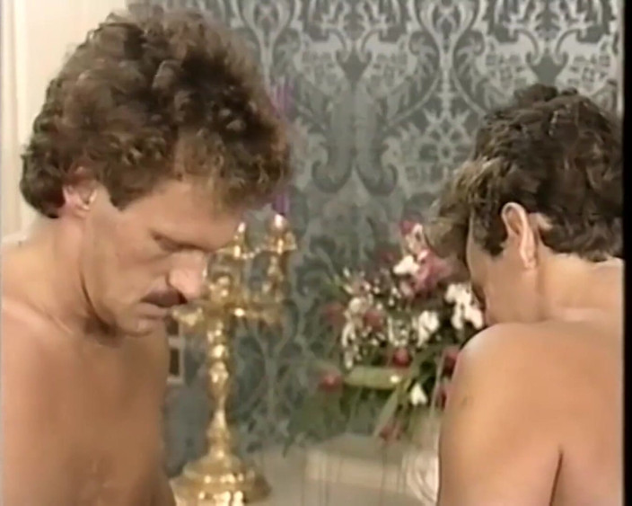 Vintage Climax: Blonde milf with big boobs gets spitroasted in vintage threesome