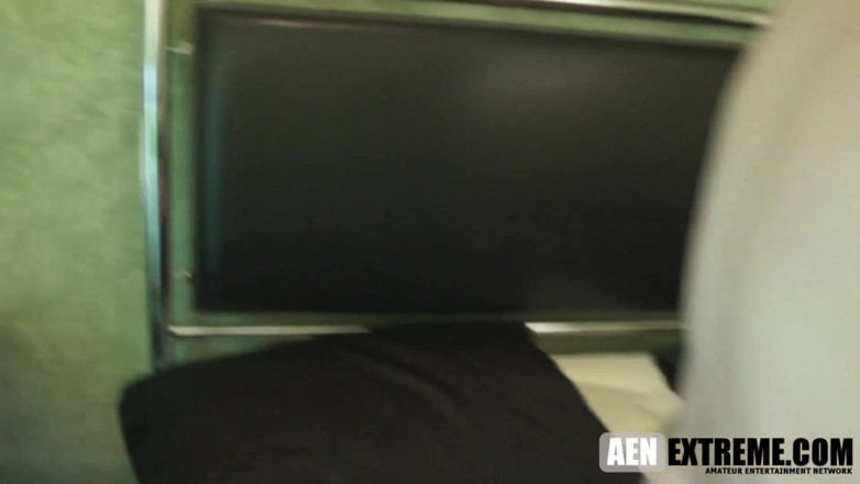 AEN Extreme: 맨발로 자지를 쓰다듬어