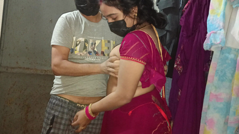 Pinkyrani2333: ピンキー・バビは一晩中サリーとブラウスで犯されました