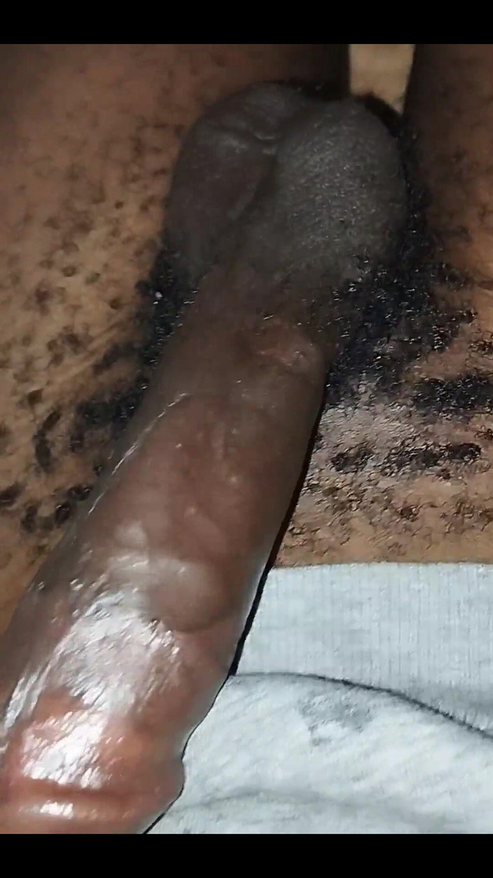 Kenyandick: Волосатый кенийский твинк энергично подрачивает его твердый хуй. Часть 2