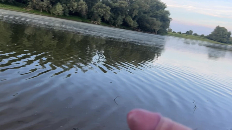 Riskiedik: Found a Abandoned Boat at the Lake so I Decided...