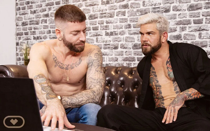 Virtual Real Gay: After the Photoshoot