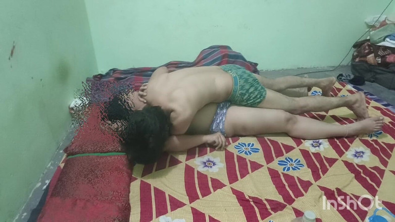 Sexgarl84: Kız arkadaşımı odamda bıraktım.