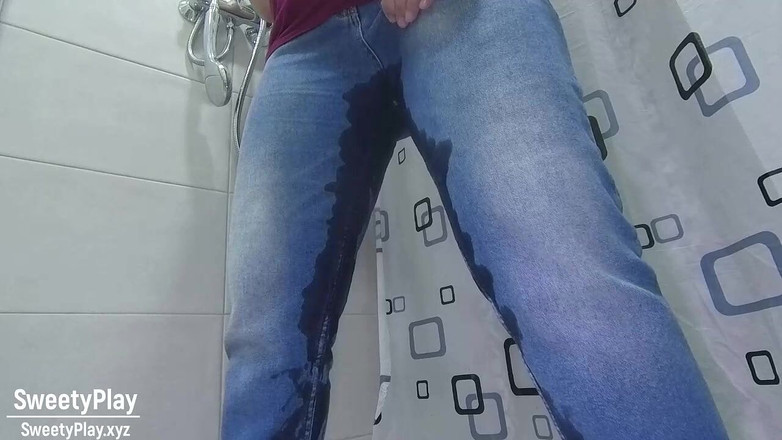 SweetyPlay: Peeing desperation wetting jeans