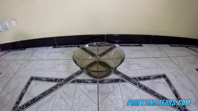 Pissy Amateurs: Beautiful girl fill a bowl
