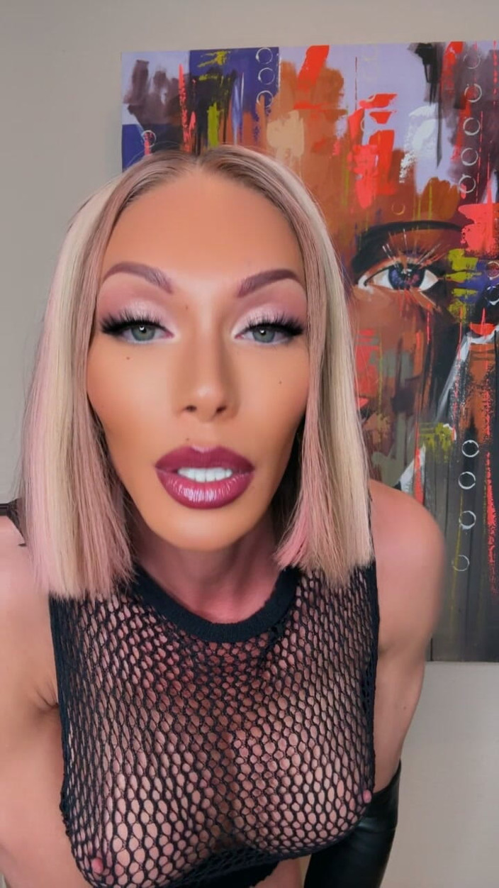 Mia Isabella: TS Mia Isabella Fishnet JOI