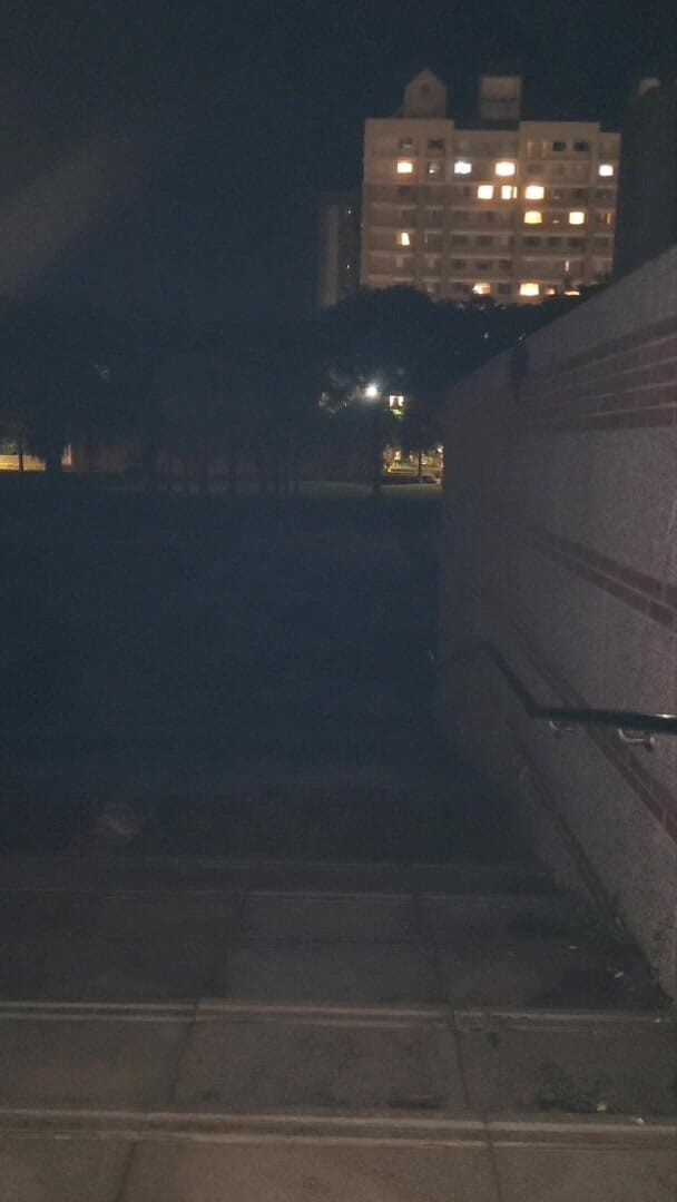 NotAFuta: Park Ekshibicjonista w nocy: ekshibicjonistka Gina