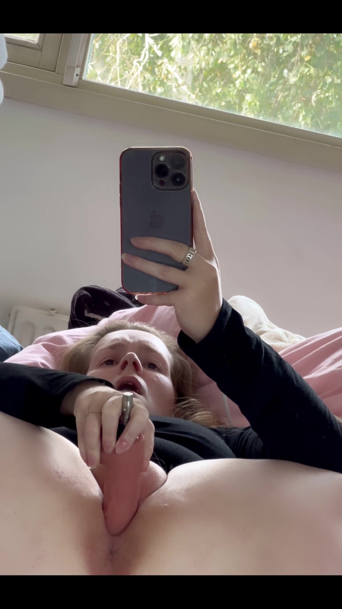 Naughty Mila: 6 मिनट से अधिक मेरी चूत के साथ खेल जब तक मैं जोर से सह..