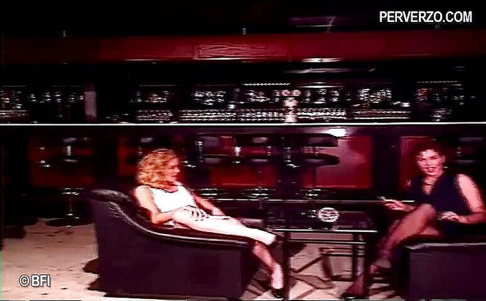 Girls enjoying girls with lesbian daydreamers: Sexy lesbičky se navzájem prstují