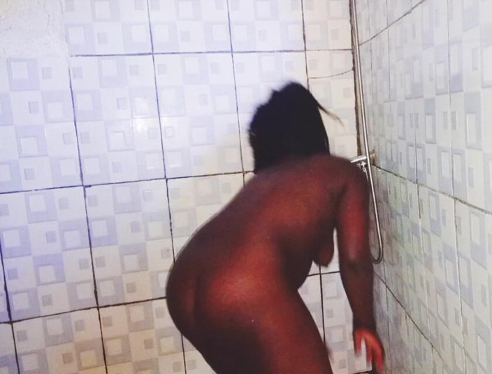 Bad boy studio: Si jalang saya dikongkek dalam bilik air, nikmati pertunjukan