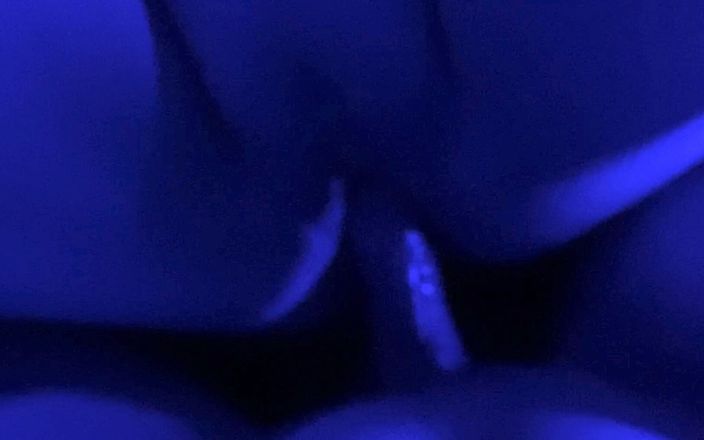 Betty Wet und Rick Dick: Milf con culo grande caliente follada en perrito