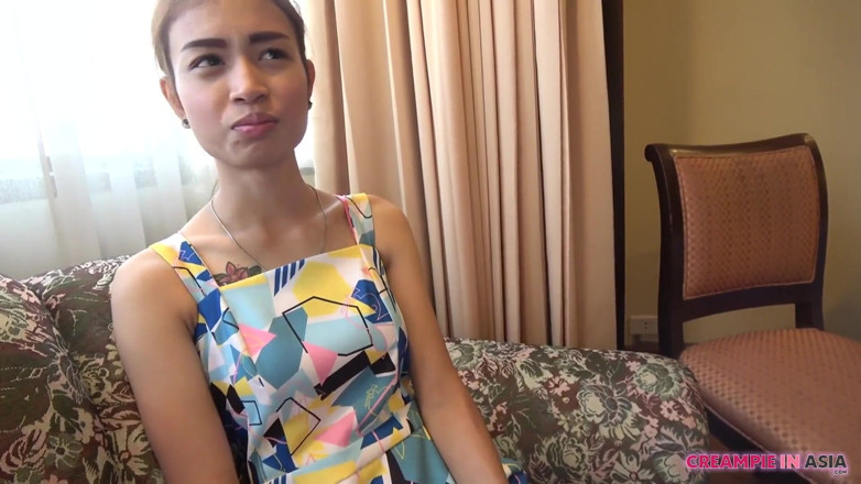 Creampie In Asia: A slender beautiful girl! Successfully bareback, her reaction was great....