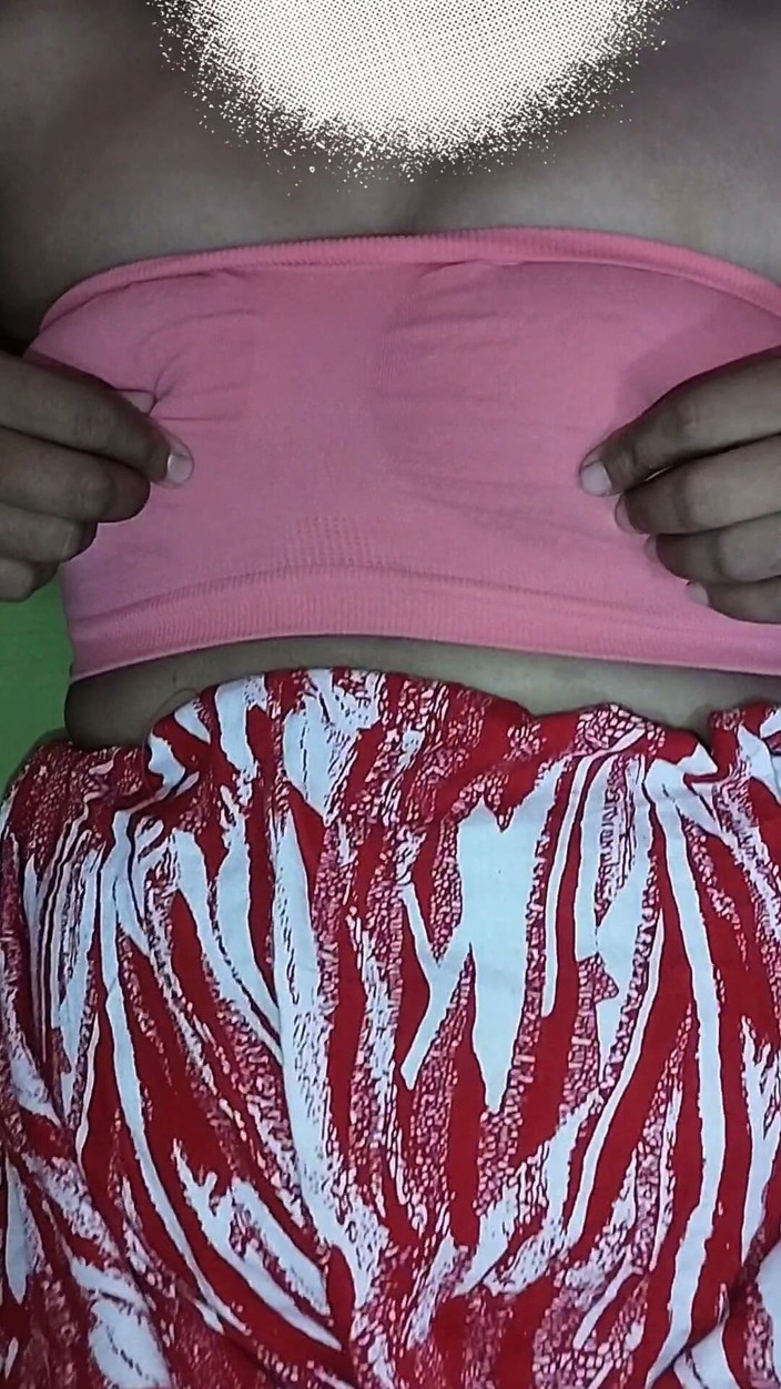 BDtamatogirl: Bangladeshi quente linda menina mostrando peitos, buceta e dedilhado