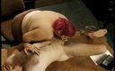 Give me BBW: Nare reuzel-emmer met roze haar SinDee Williams deed een halster...