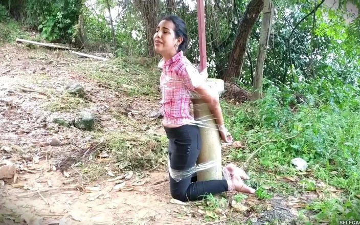 Selfgags Latina Bondage: Nancy Drews bondage-abenteuer im freien