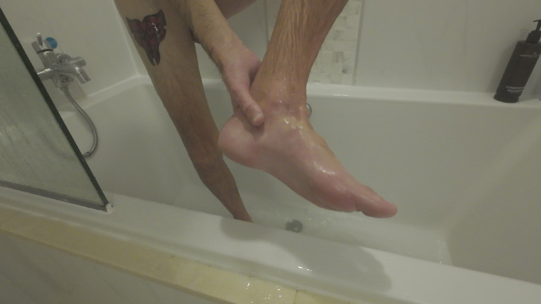 Big dick dadddy: Washing My Feet for My Foot Worshippers