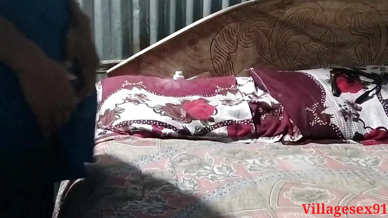 Villagesex91: Gorąca dojrzała indyjska żona uprawia seks