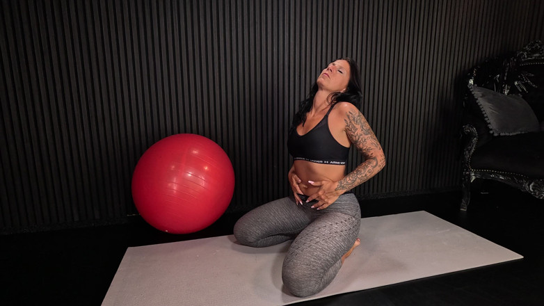 WeAreNewbies: Janina's Warm-up Tease