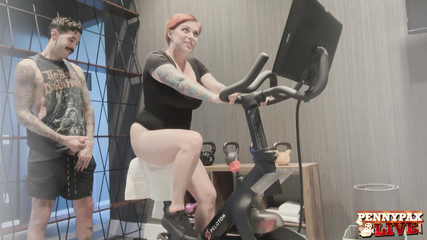 Penny Pax: ペニーパックスはジムで働いた