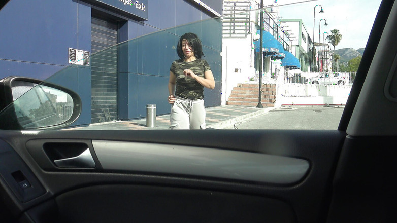 Stepmom Susan: Esposa infiel tiene sexo en el coche con un extraño...