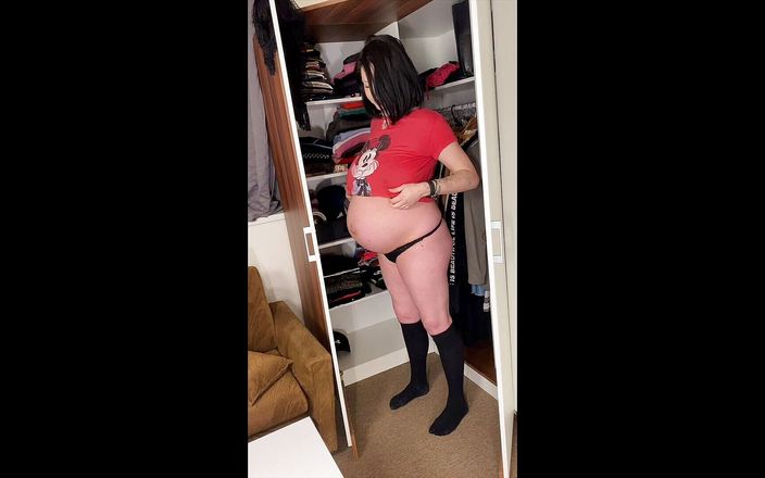 Shione Cooper: Pregnancy Shione trying dresses all too small