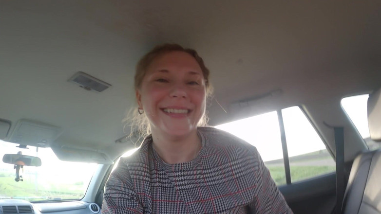 MILF Oxana: Kompilace kouření v autech