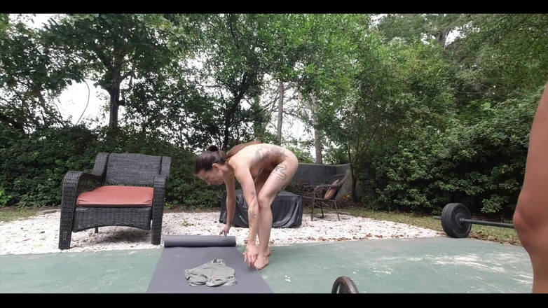 Lora Cross: Голе тренування з Лорою Кросс і Ciren Verde