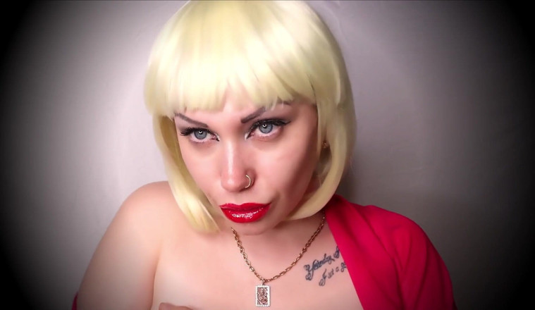 Goddess Misha Goldy: Moje krásné měkké rty malované jasně červenou barvou vzrušuje nejen tebe,...
