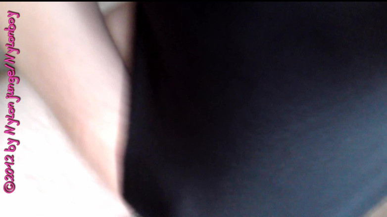 Carmen_Nylonjunge: Le jeu avec des pantoufles sexy 1