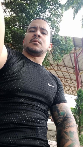 Christian_colombian: Прохаживая его большой член и задницу по парку, часть 1