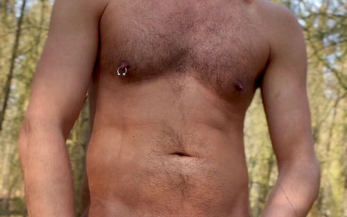 Bareback Paul Vosters: Masturbando na floresta