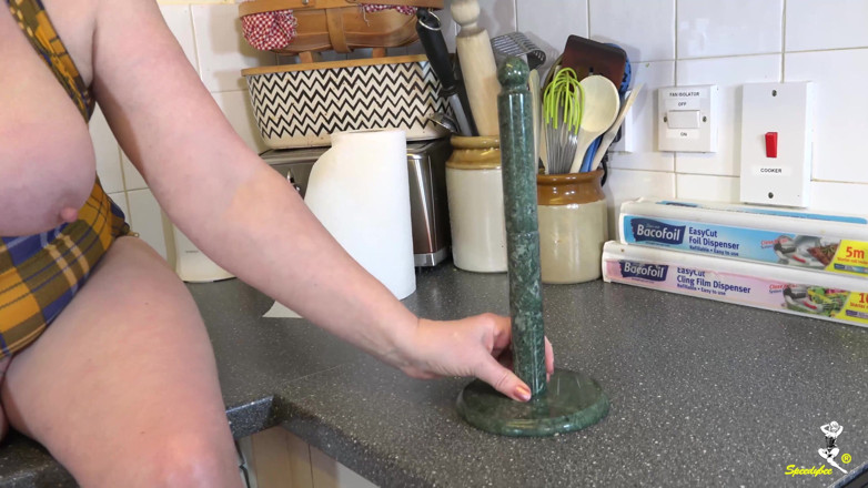 Dirty Doctors Clips: Trisha - Gioco nella mia cucina