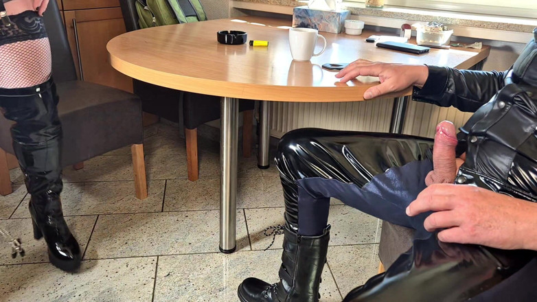 Amoresia: Måste Suga Av Min Mästares Kuk