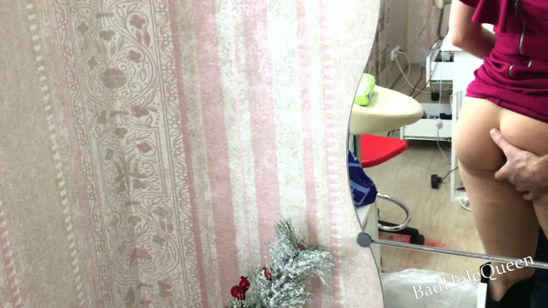 BadAnalQueen: Ošukal krásnou dívku v kosmetickém salonu, přímo na pracovišti