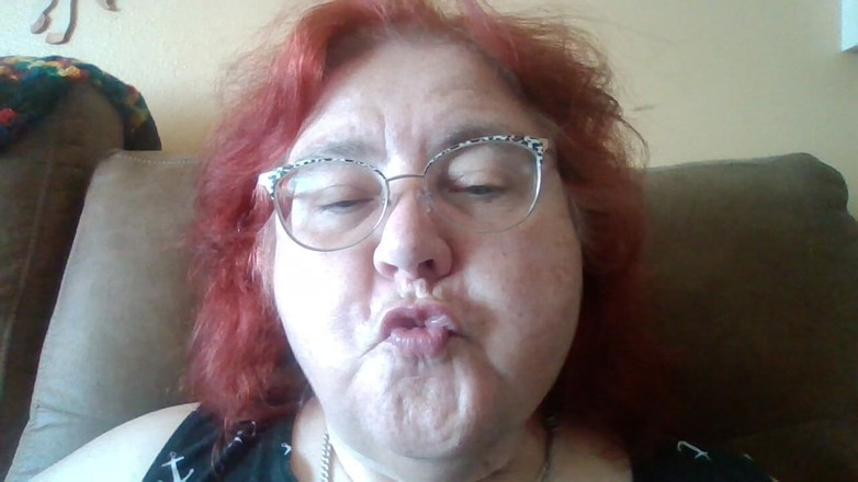 BBW nurse Vicki adventures with friends: Video rekamanku yang berujung dengan ciuman mesra dan aku bisa...