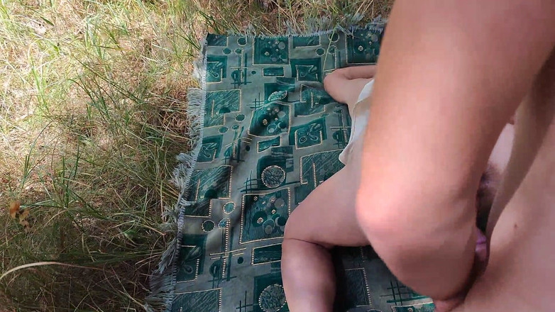 DirtyLubov: Kedudukan Anjing Luar Fuck, Di Sebelah Pokok