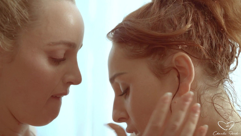 CharlieForde: Squeeze menampilkan Charlie Forde, Nova Hawthorne