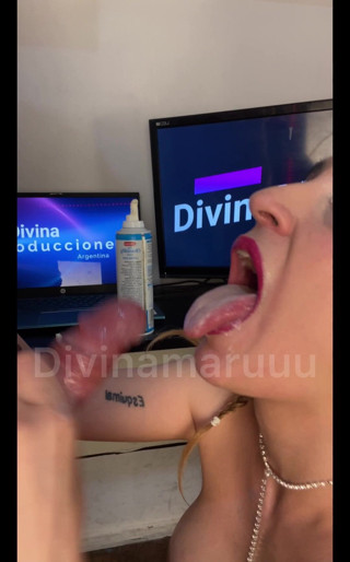 DivinaMaruuu: Playing with cream all over my body and more - DivinaMaruuu