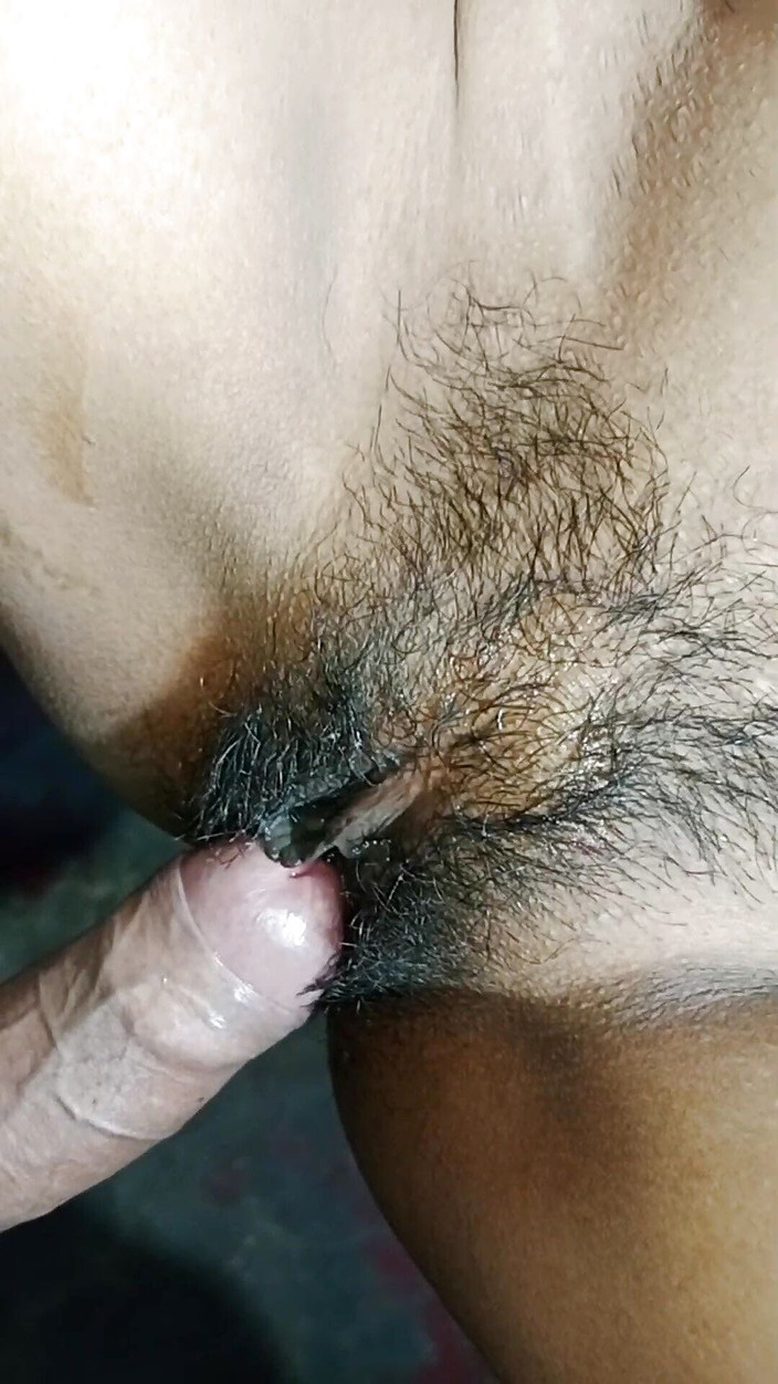 Rakul008: Adik tiri lagi asik muasin memeknya sendirian di rumah - close...