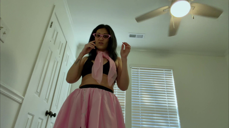 Kink in Time: Devyn's Sultry '50s Giantess Fantasy 4K POV Tiny Thrills Awaits!