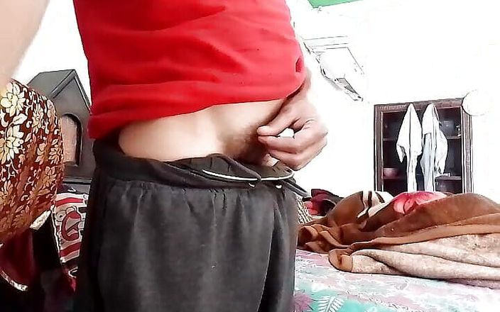 Gangbang straight: Aku bisa masturbasi sendirian di rumah