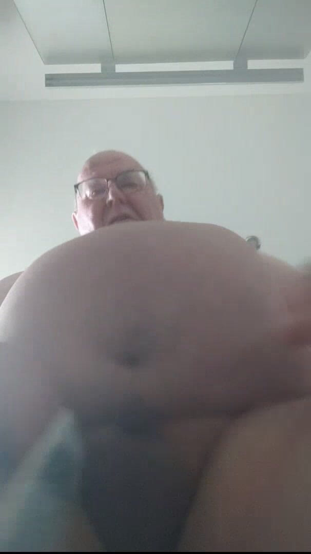 Karlchengeil: Osuš mě a naplň mi zadek