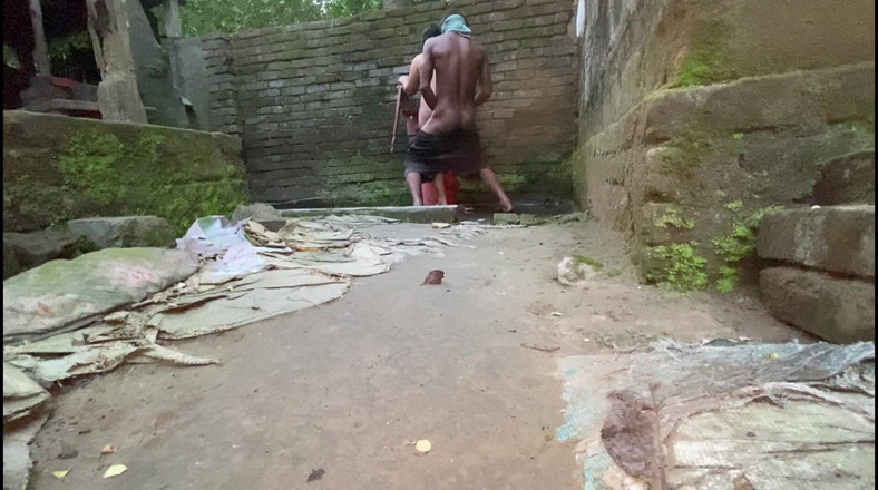 SAFI-SEXY: Красивая бангладешская бхабхи Chudlam под дождем