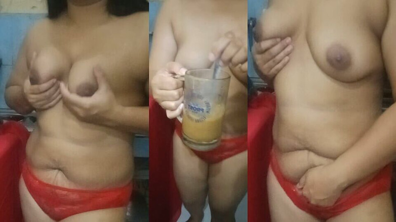 AlexisAir: 穿着比基尼在厨房跳舞