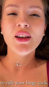 Sexo Virtual. Mi Vecina Me Ha Oído Follar a Mi Novia Y Ahora Quiere Que La Folle También.