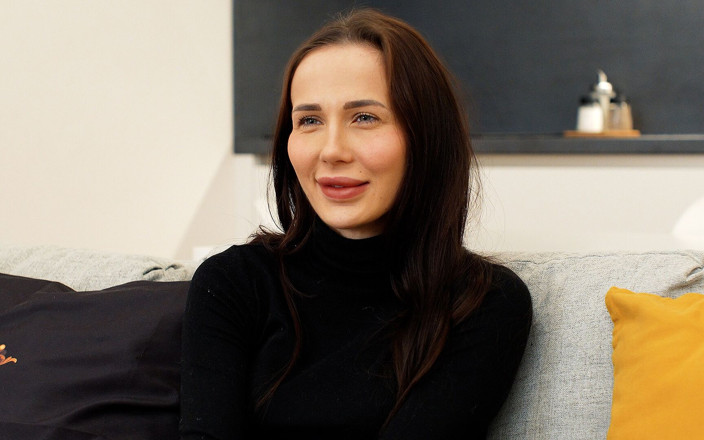 Skinz Contrast: Czech Brunette Nicole Love Interview