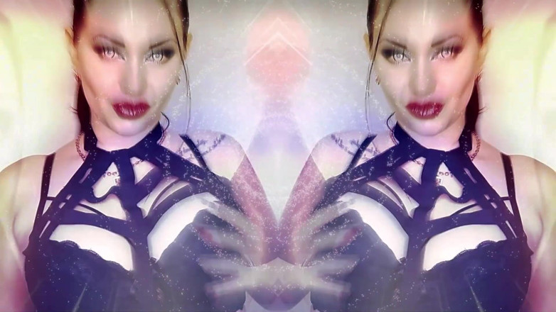 Goddess Misha Goldy: Betoverende asmr &amp; oogcontact! Mijn lippen zullen in je hoofd penetreren...